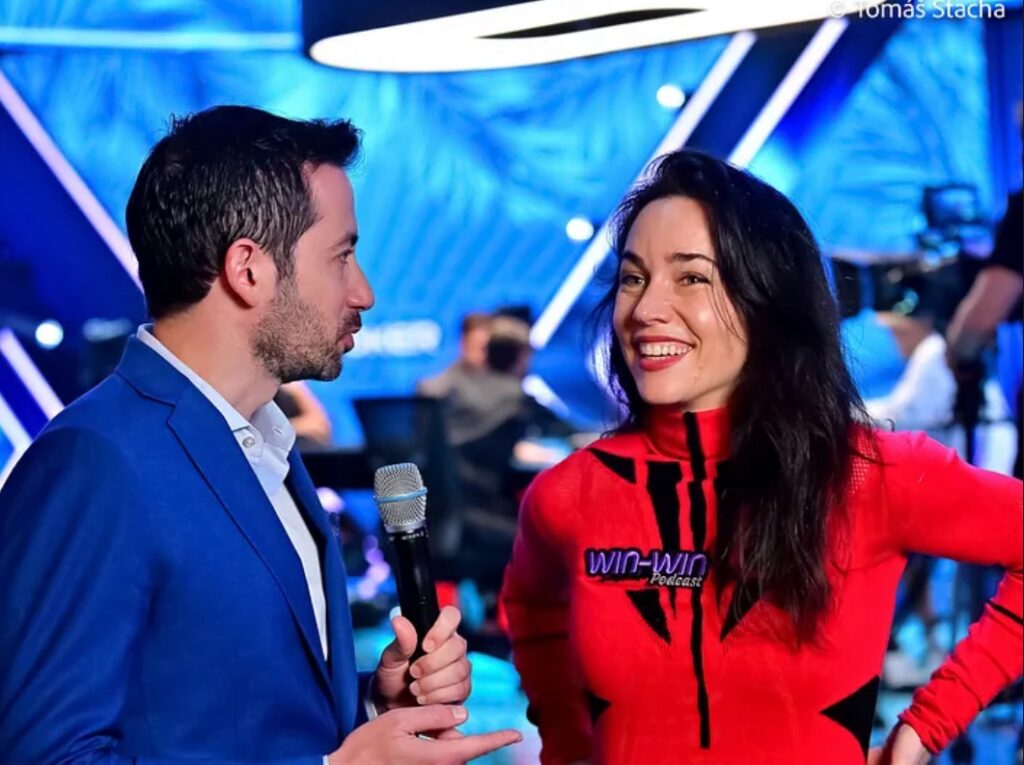 Liv Boeree talking to the reporter after her historic score