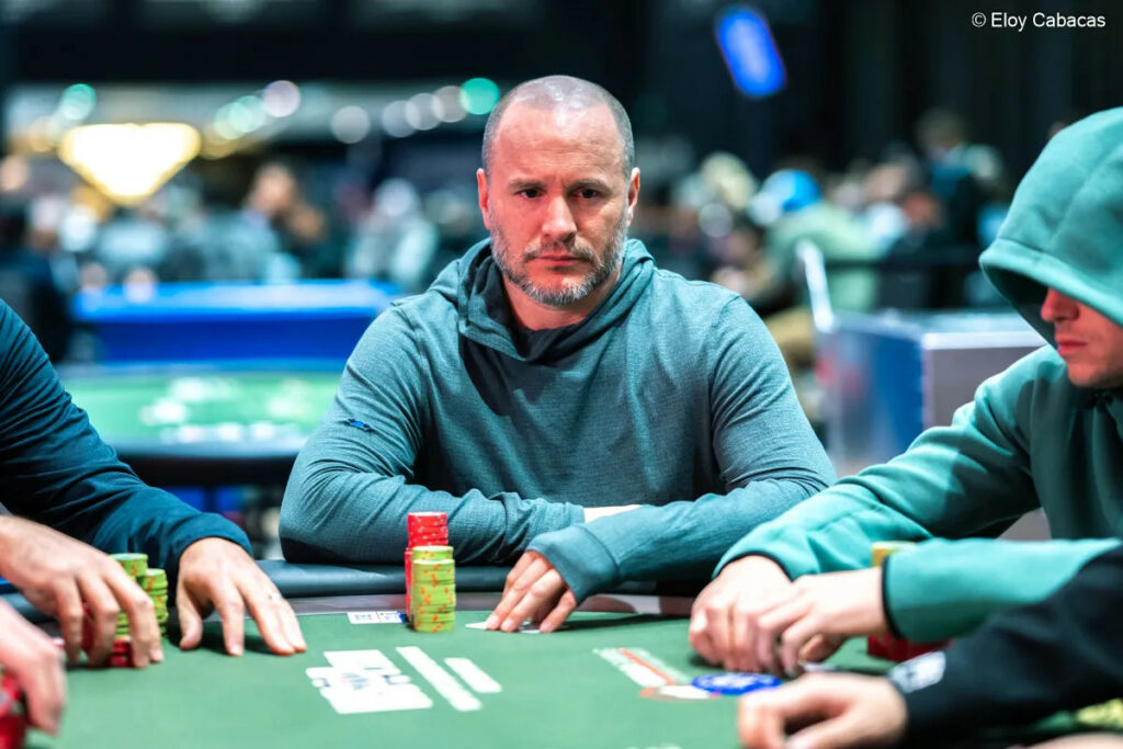 Mike Leah, pictured in Event #85, led the way to start the final table, but ended his run un 3rd place.