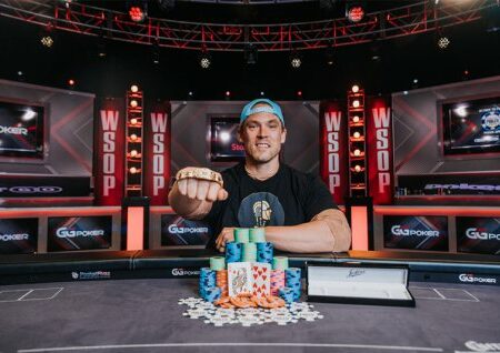 Alex Foxen Takes Down $250,000 Super High Roller for $4,563,700