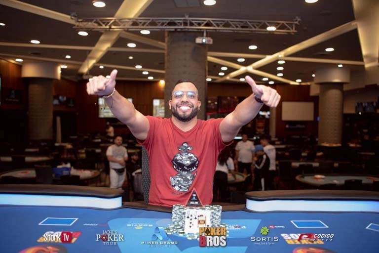 Jhonatan Sáenz Wins PGAT Opener for $26,000